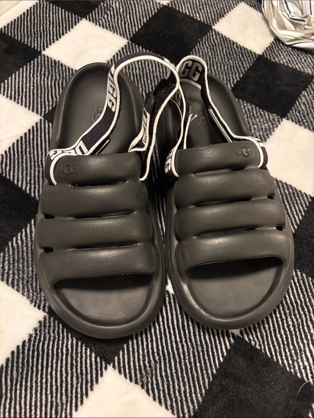 UGG Womens 7 Sports Yeah Black Slide Sandals with Branded Heel Strap